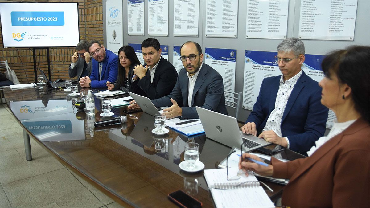 El director general de Escuelas, José Thomas, durante la presentación del presupuesto 2023 en la Legislatura. No se informó cuándo arrancan las clases.