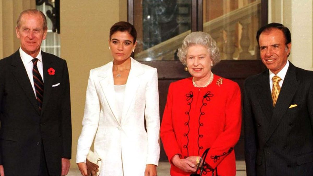 La reina Isabel II de Inglaterra recibió en 1998 al presidente Carlos Menem y a su hija Zulemita en visita oficial luego de la reanudación de relaciones tras Malvinas.