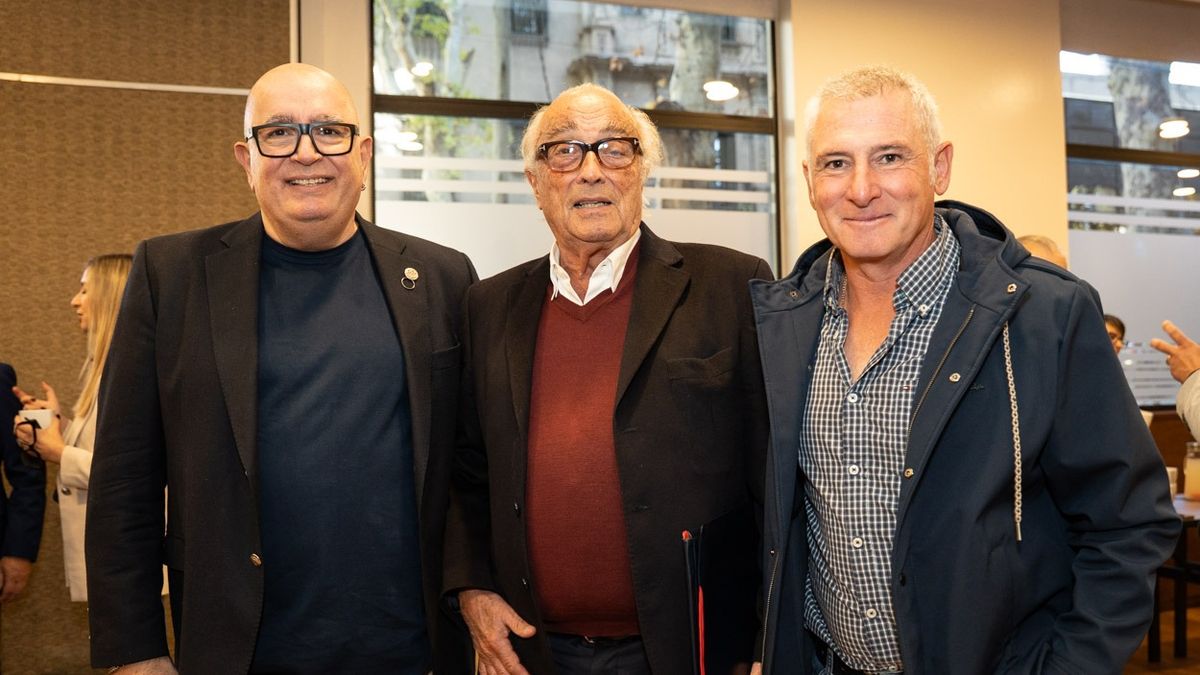 Ricardo Montacuto le dio la bienvenida a Bebo Granados en Mendoza. En la foto los acompaña Marcelo Casazza. Ricardo Montacuto le dio la bienvenida a Bebo Granados en Mendoza. En la foto los acompaña Marcelo Casazza.