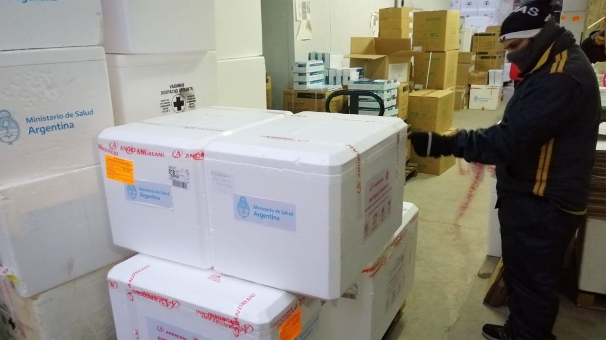 Llegó otra partida de vacunas AstraZeneca a Mendoza: casi 40 mil dosis