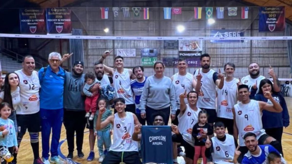 El campeonato anual de la A2 masculino fue para las Heras Voley, el equipo del Bruja Pereyra.