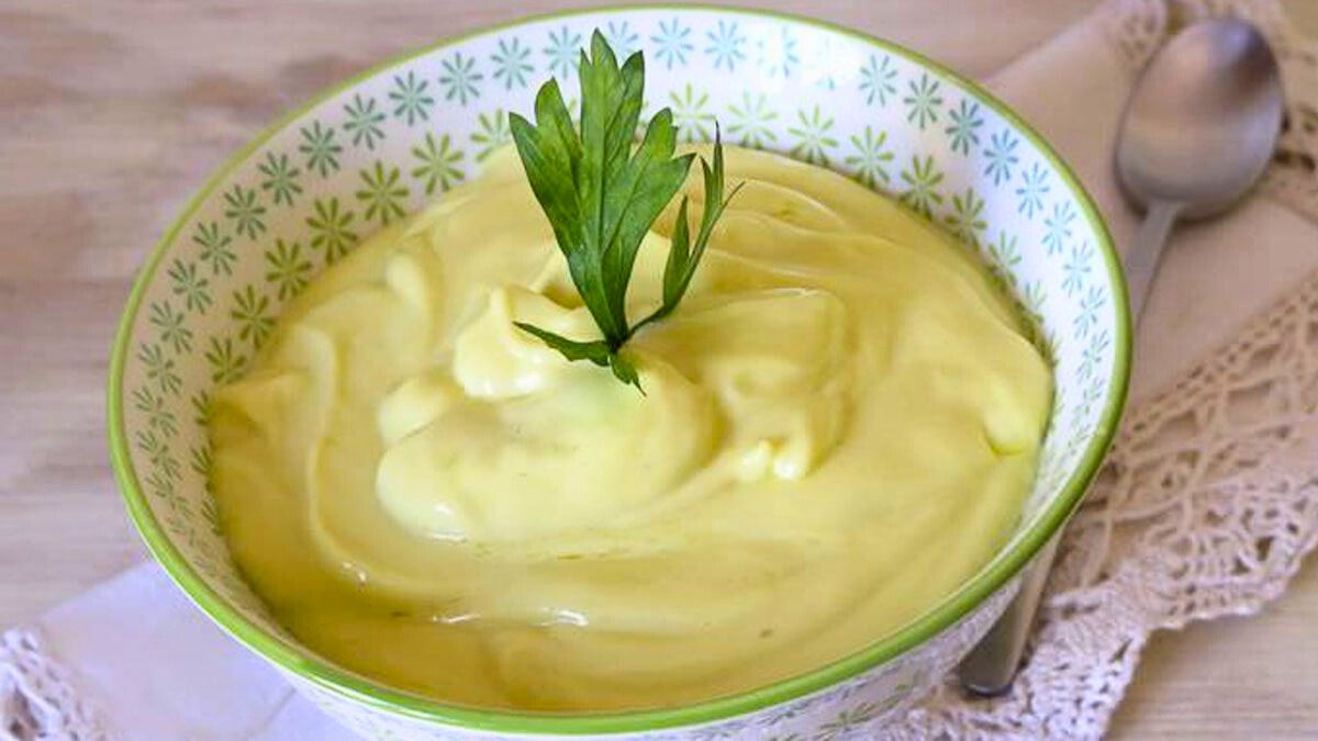 Cómo hacer mayonesa casera en 5 minutos: la receta con huevo, aceite y limón