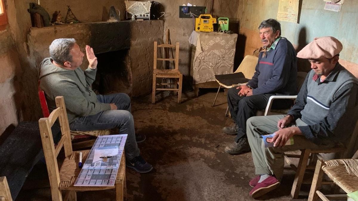 Jaque en uno de los tramos de la campaña, visitando a puesteros del Sur. Jaque en uno de los tramos de la campaña, visitando a puesteros del Sur.