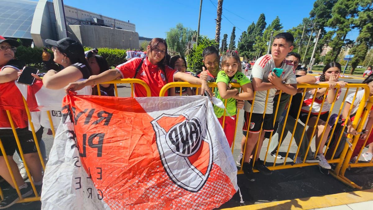 Una postal de los hinchas de River en Mendoza, que volverán a vestirse de "neutrales". / archivo 