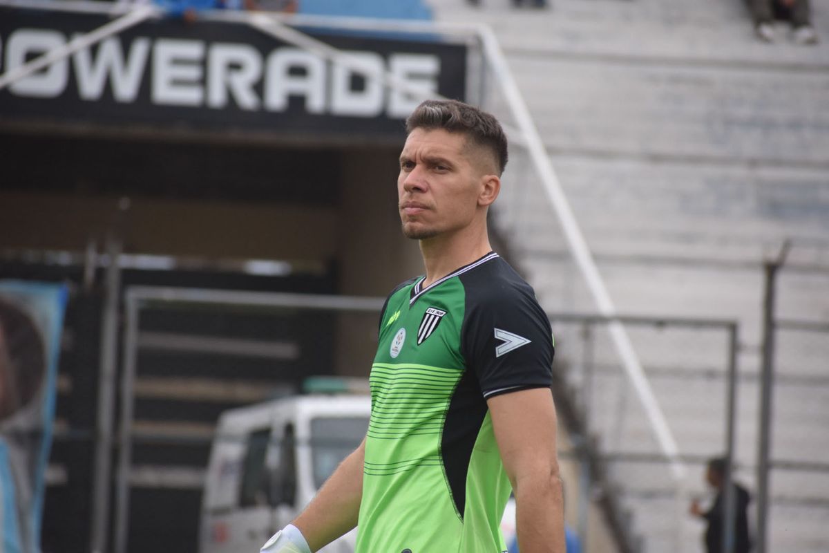 César Rigamonti, el arquero de Gimnasia y Esgrima, aspira a terminar lo más arriba posible en la Primera Nacional.