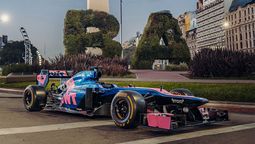 Franco Colapinto acelerará por las calles de la Ciudad de Buenos Aires en un Lotus V8 de la escudería Alpine, y también en un Mercedes Benz que usó Fangio.