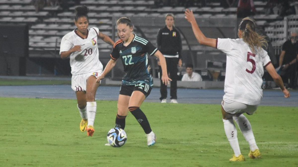 La Selección argentina femenina, con Estefanía Banini, igualó con Venezuela