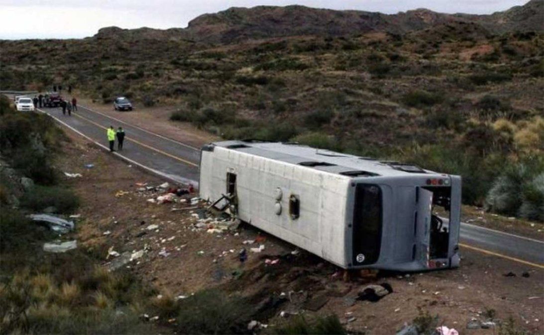 El padre y la esposa del chofer que volcó un micro en la Cuesta de los Terneros, en San Rafael, en 2017, fueron acusados de homicidio. Hubo 15 víctimas fatales.