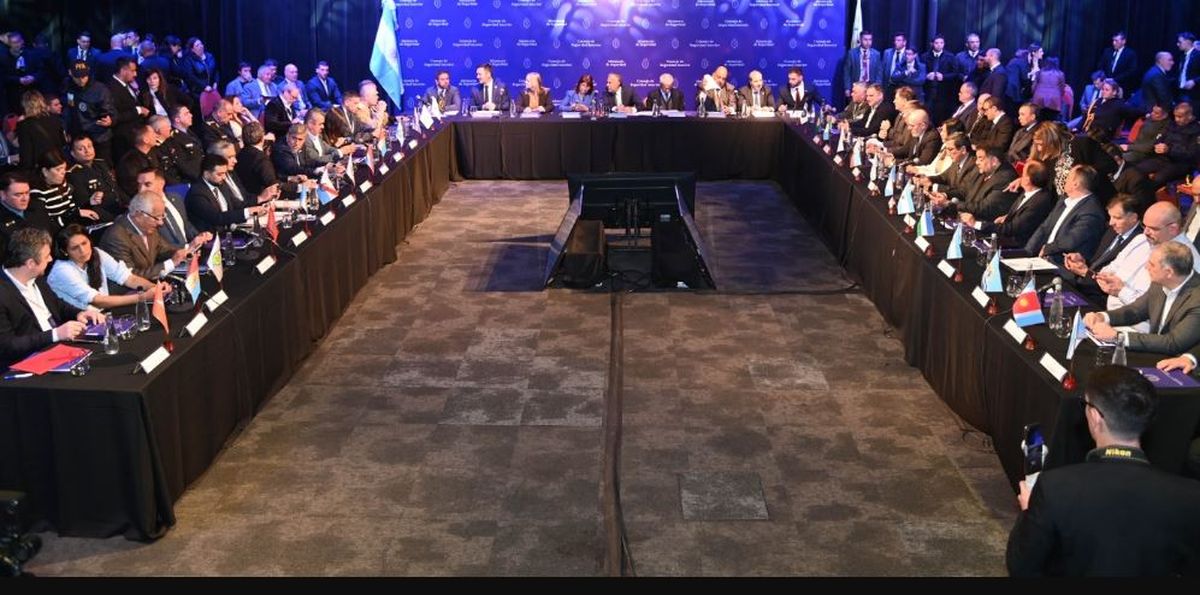 Autoridades de seguridad de todo el país estuvieron en Mendoza. Autoridades de seguridad de todo el país estuvieron en Mendoza.