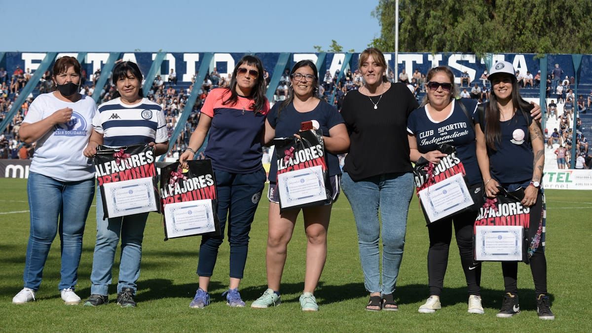 La Lepra también entregó presentes por el Día de la Madre