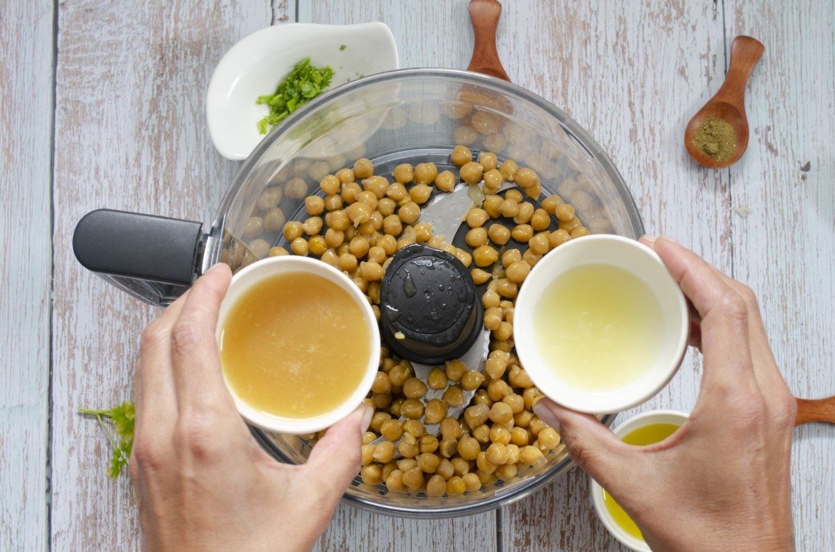 El hummus se lo recomienda para comerlo con frecuencia ya que aporta grandes beneficios para la salud.