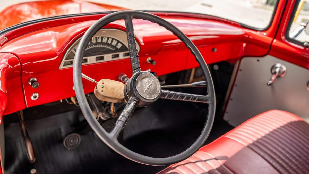 Los interiores de la "vieja" Ford F-100 tiene un estado de conservación único. Los interiores de la "vieja" Ford F-100 tiene un estado de conservación único.