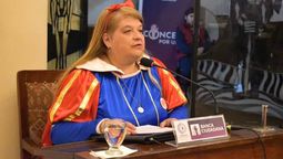 Siempre caracterizada por Blancanieves, y sus mellizos de 33 años como superhéroes, Claudia sale a ayudar. Y en la banca del vecino de Guaymallén agradeció.