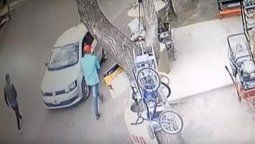 Video: el momento en que delincuentes le disparan a una mujer en la cabeza