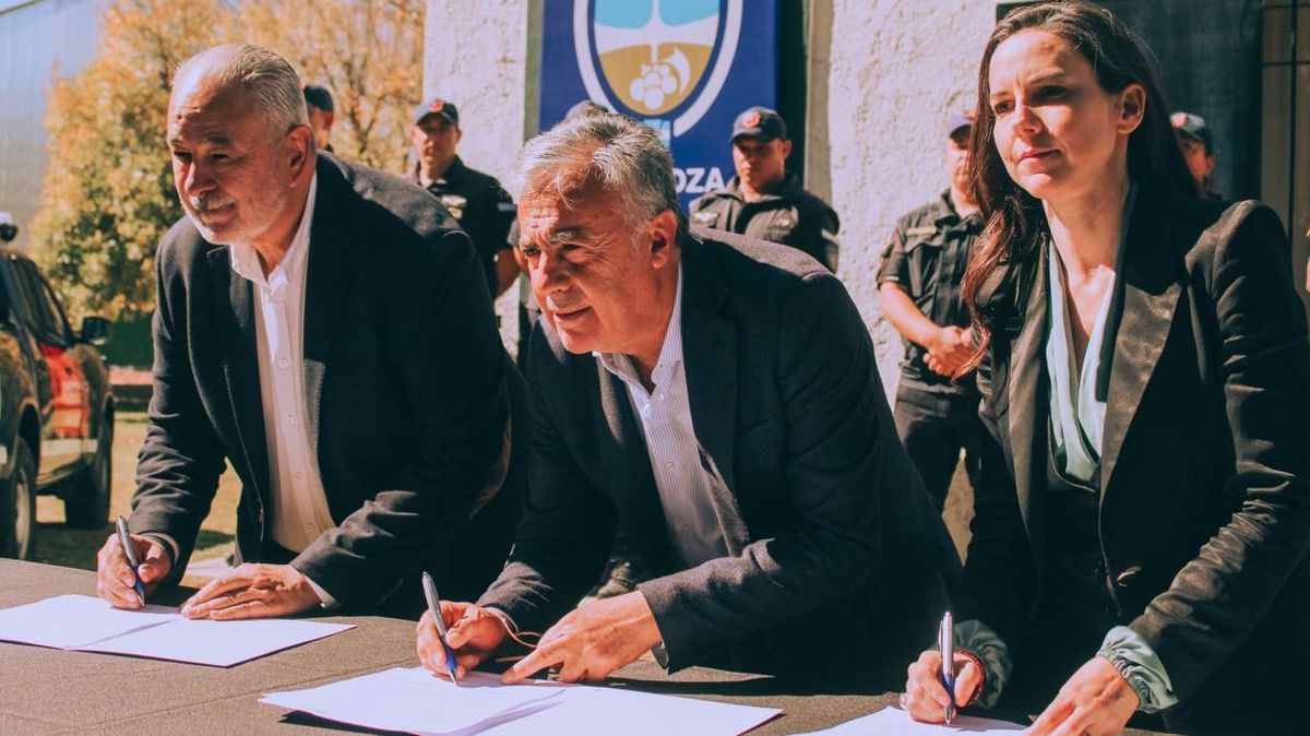 El intendente de San Carlos, Alejandro Morillas; el gobernador Alfredo Cornejo y la ministra de Seguridad, Mercedes Rus. El intendente de San Carlos, Alejandro Morillas; el gobernador Alfredo Cornejo y la ministra de Seguridad, Mercedes Rus.