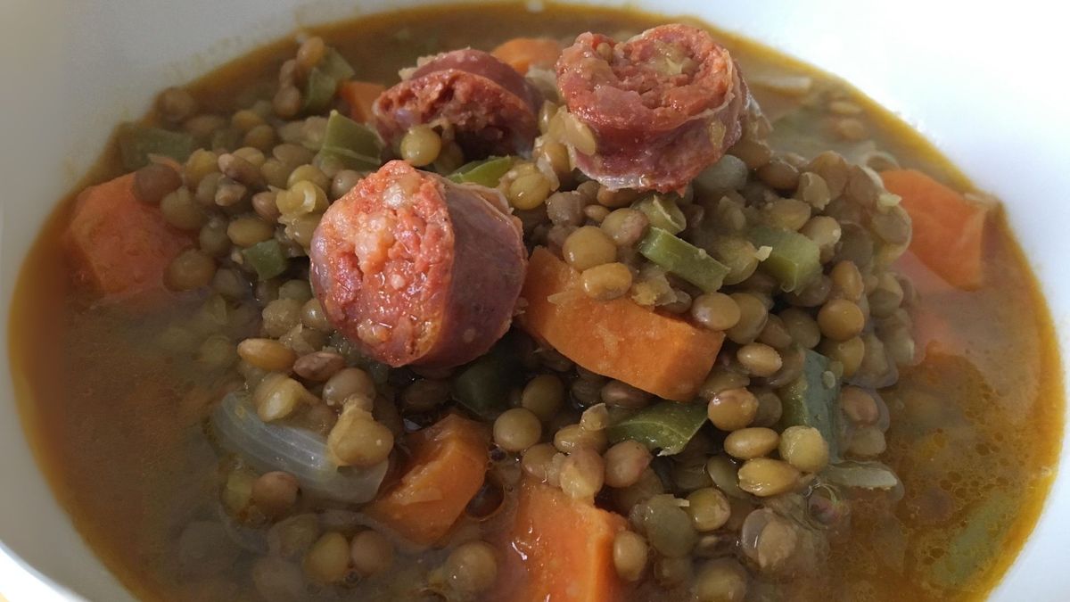 El guiso de lentejas es una comida que aporta calorías al cuerpo, especialmente durante la época invernal. Foto: gentileza recetasgratis. El guiso de lentejas es una comida que aporta calorías al cuerpo, especialmente durante la época invernal. Foto: gentileza recetasgratis.