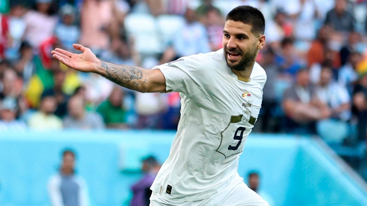 Mundial Qatar 2022. En una ráfaga de dos minutos, Serbia dio vuelta el resultado de la mano de Strahinja Pavlovic y Sergej Milinkovic-Savic. (Fotos NA).