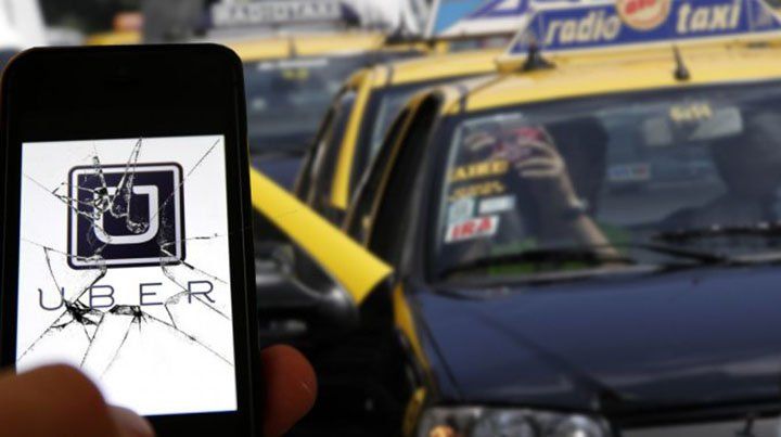El Gobierno porteño dice que Uber no da la cara: Es ilegal y se comunica sólo con redes sociales