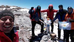 Mendocinos cumplieron el reto de subir y bajar el Aconcagua en el día