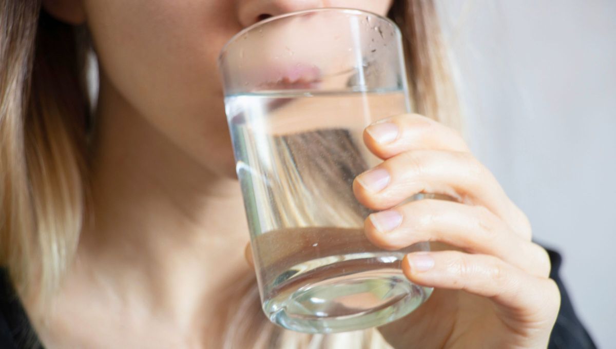Adiós al mal olor en tus vasos: el truco casero para dejar tu vajilla impecable
