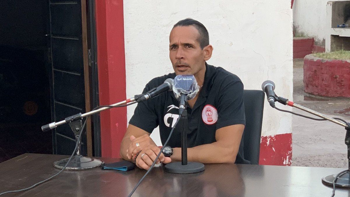 Martín Astudillo se fue con bronca por la derrota ante el Deportivo Maipú.