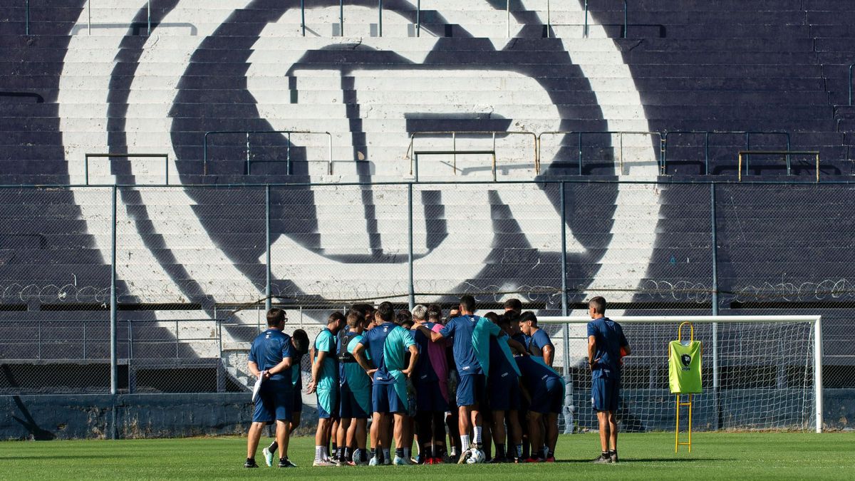Independiente Rivadavia entrenó este domingo en el Bautista Gargantini. Independiente Rivadavia entrenó este domingo en el Bautista Gargantini.