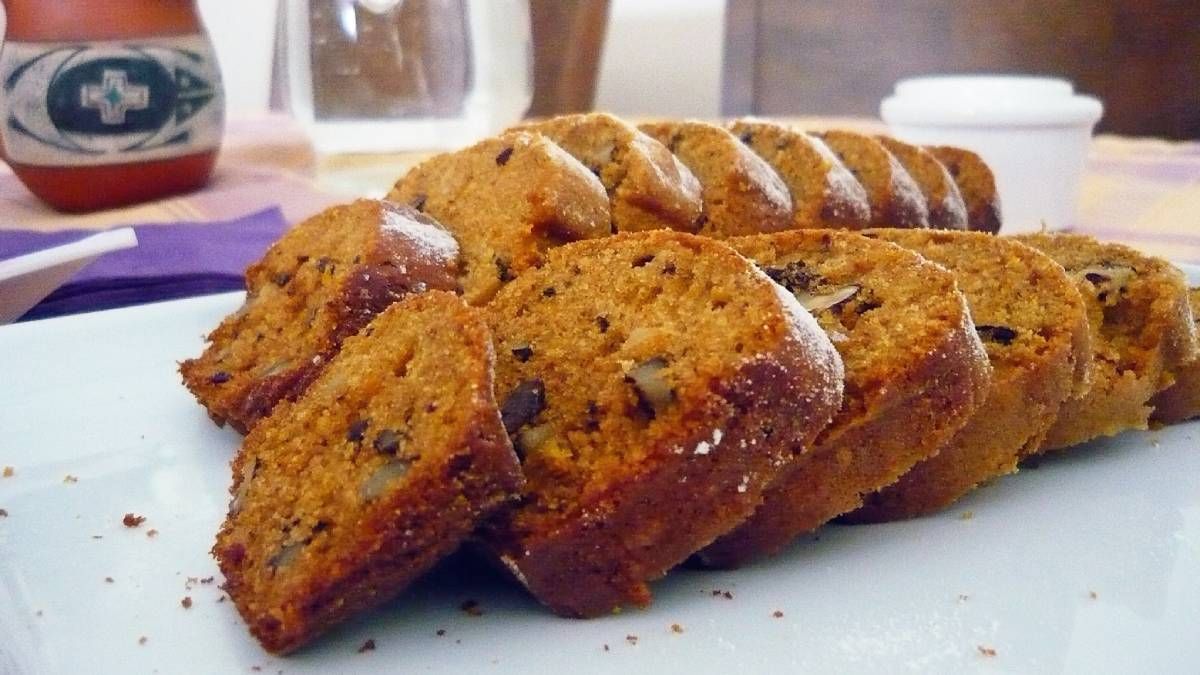 Recetas: budín integral con frutos secos y manzanas. Foto: gentileza revistapronto.