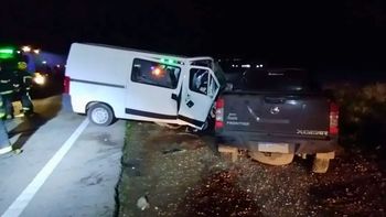 Trágico accidente: una combi con estudiantes de la UTN impactó contra una camioneta y hay once heridos