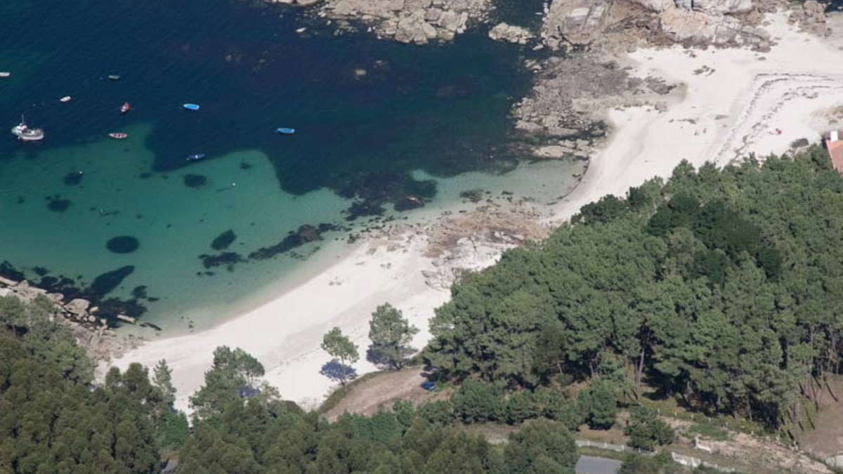Playa Barreiriño es un pequeño arenal con mucho encanto situado en un pequeño pueblo de Cambados.