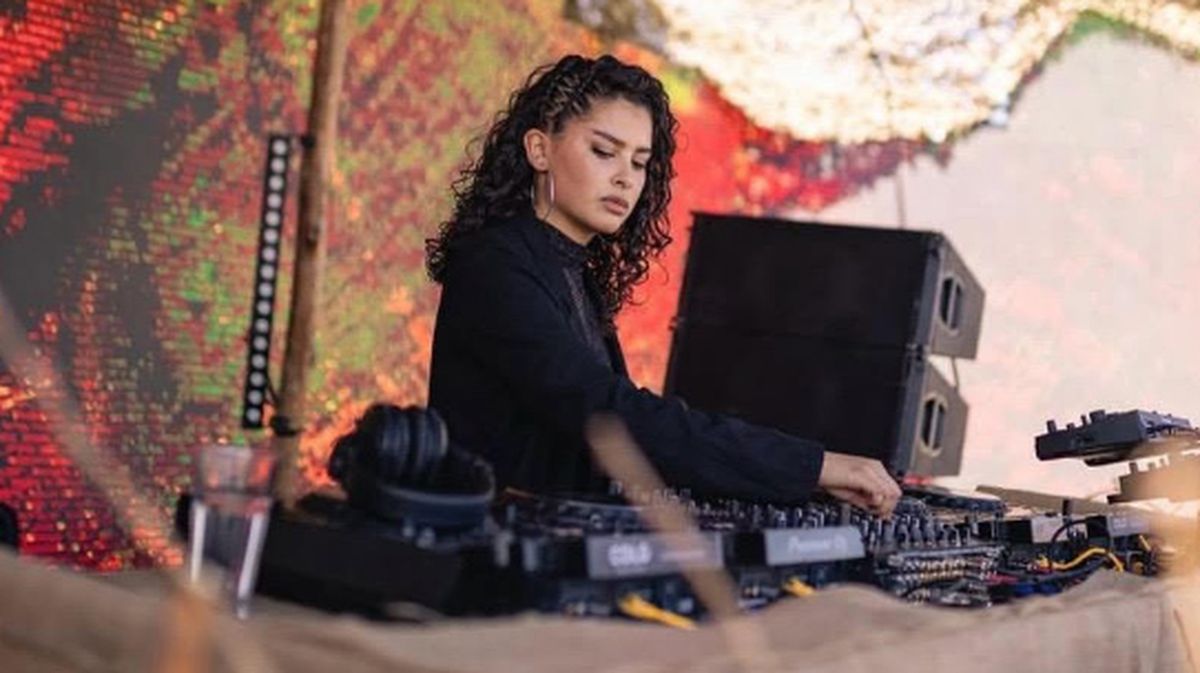 Valentina Chaves, artista mendocina con una identidad vinculada al Progressive y Deep House hará su set en el escenario Sernova. Valentina Chaves, artista mendocina con una identidad vinculada al Progressive y Deep House hará su set en el escenario Sernova.
