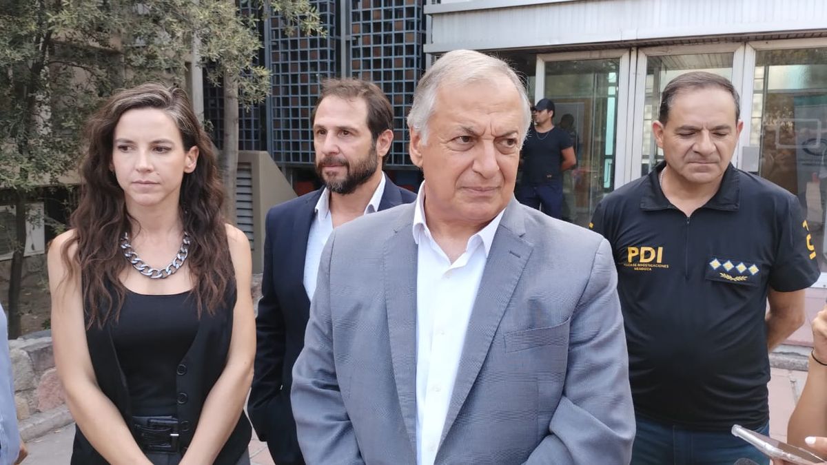 La ministra de Seguridad, Mercedes Rus, junto al procurador general, Alejandro Gullé. La ministra de Seguridad, Mercedes Rus, junto al procurador general, Alejandro Gullé.