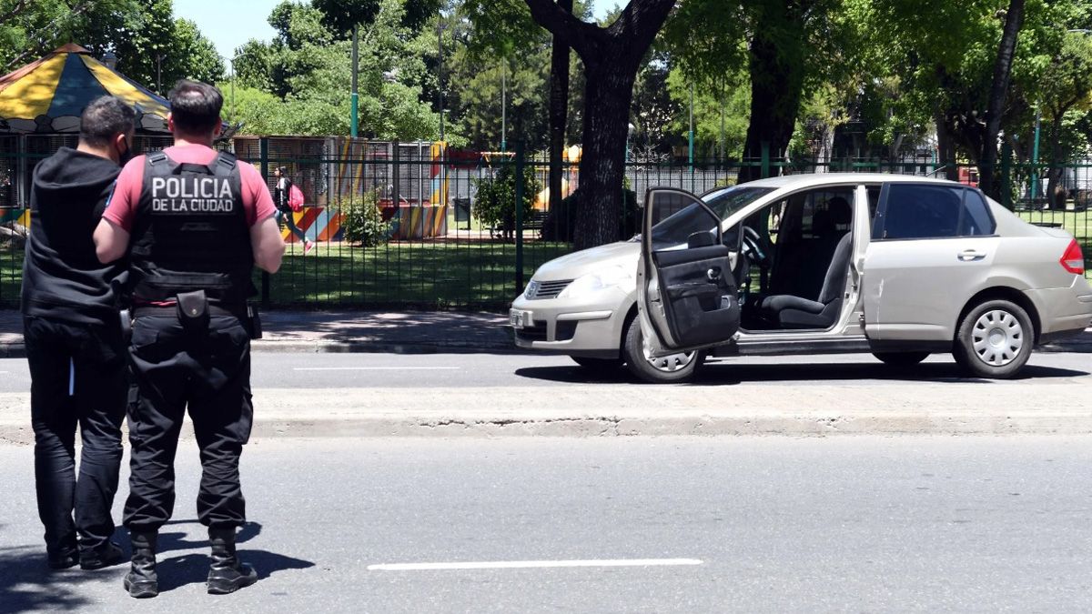 El automóvil que utilizaban los tres efectivos de la Policía de la Ciudad que asesinaron al futbolistas Lucas González en noviembre de 2021