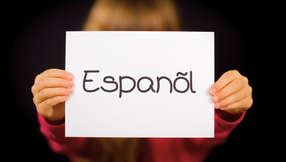El español proviene del latín, como otros tantos idiomas. Un ejemplo de ello son el italiano, el francés y el portugués.  El español proviene del latín, como otros tantos idiomas. Un ejemplo de ello son el italiano, el francés y el portugués. 