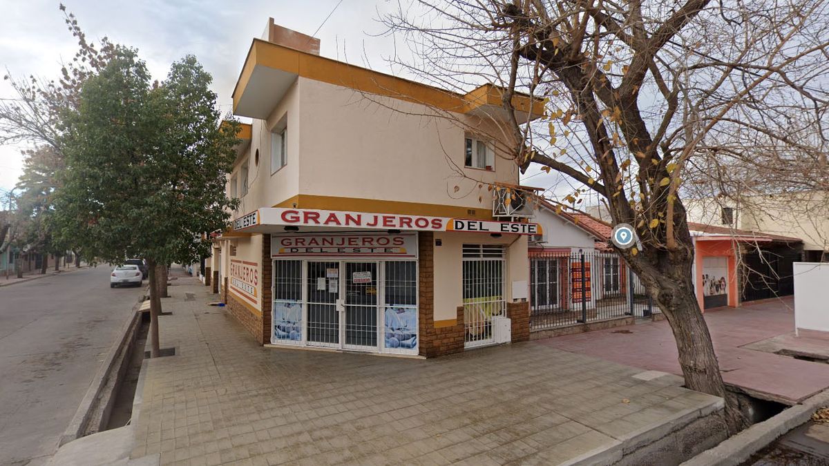 La pollería está ubicada en calles Tomás Thomas y Sargento Cabral, de San Martín, donde los ladrones robaron $10 millones. La pollería está ubicada en calles Tomás Thomas y Sargento Cabral, de San Martín, donde los ladrones robaron $10 millones.