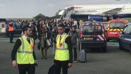 Pánico en Francia: evacuaron un avión por una amenaza de bomba