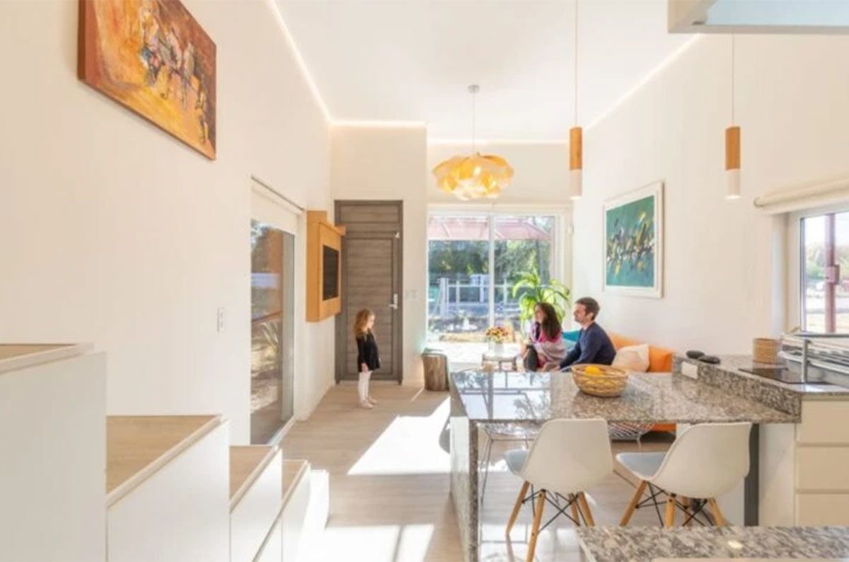 En espacios pequeños se ha diseñado inteligentemente lugares como cocina, living y comedor. En espacios pequeños se ha diseñado inteligentemente lugares como cocina, living y comedor.