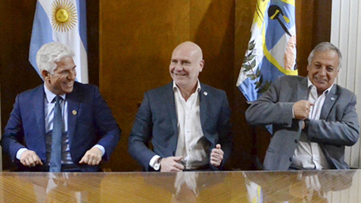 Claudio Poggi, gobernador de San Luis, con el presidente de la Corte, Dalmiro Garay y el procurador Alejandro Gullé.