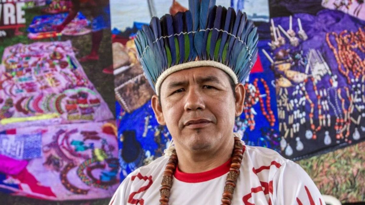 Júlio Ye'kwana, presidente de la Asociación Wanasseduume Ye'kwana, afirma que los propios indígenas informan a las autoridades cada vez que se abre una pista de aterrizaje ilegal en medio de la selva, pero que les vendría bien la ayuda tecnológica, como los drones (Imagen: Fabio Bispo) Júlio Ye'kwana, presidente de la Asociación Wanasseduume Ye'kwana, afirma que los propios indígenas informan a las autoridades cada vez que se abre una pista de aterrizaje ilegal en medio de la selva, pero que les vendría bien la ayuda tecnológica, como los drones (Imagen: Fabio Bispo)