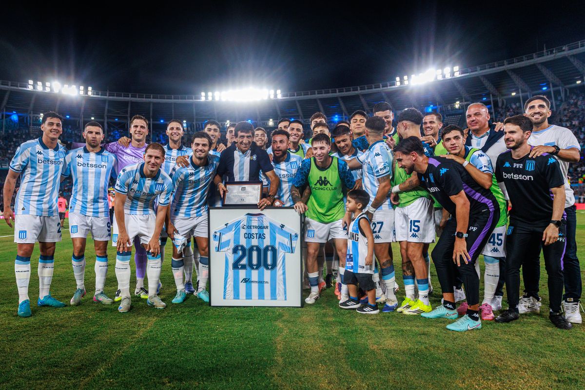 Costas llegó a 200 partidos como DT de Racing.