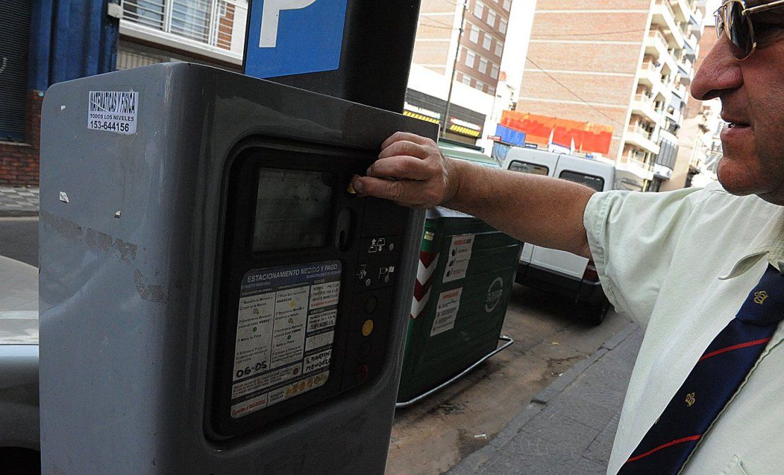 La Asociación Empresaria dice que podría ser positivo reducir el horario del estacionamiento medido