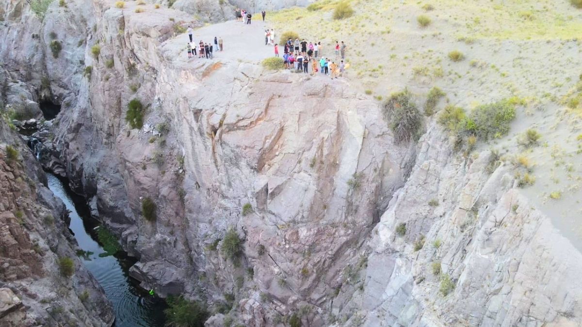 Rescataron a 2 jóvenes que quedaron varados cuando hacían descenso por la Garganta del Diablo