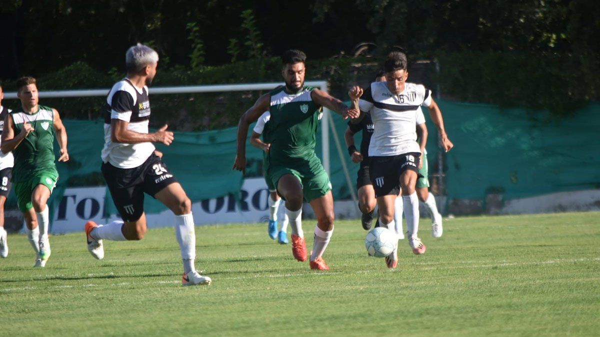 Gimnasia y Esgrima jugó un amistoso de pretamporada ante Sportivo Desamparados.