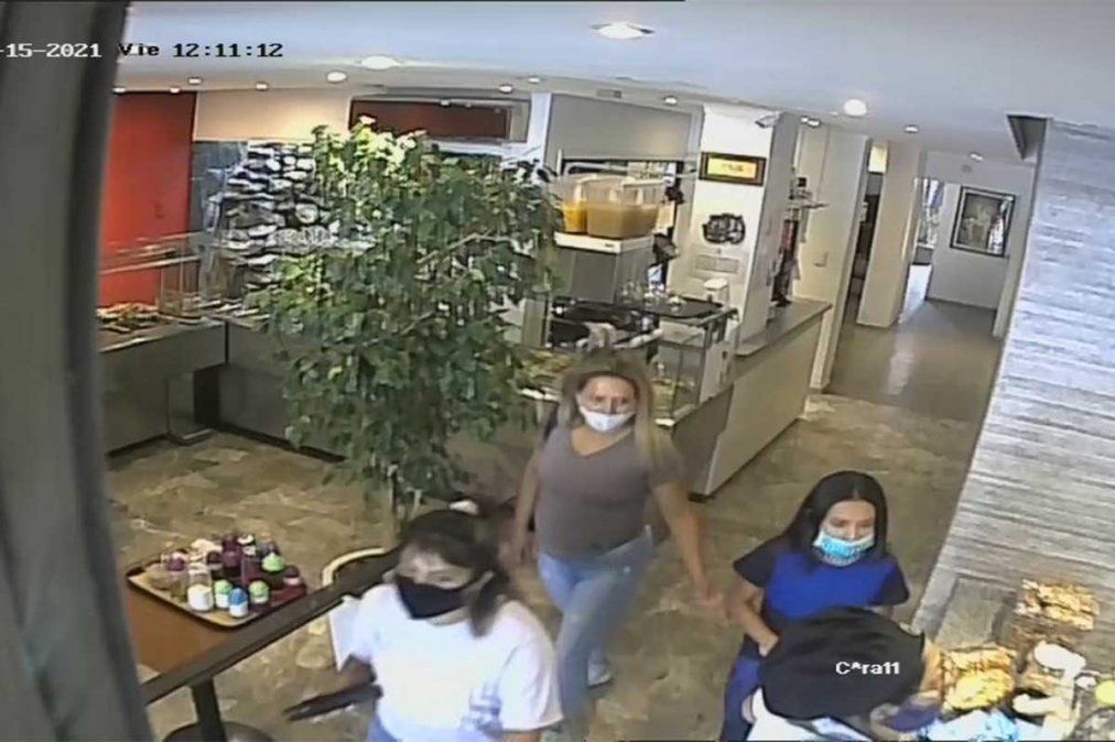 Una mujer utilizó a dos menores para ingresar un restorán de comida vegetariana ubicado en Godoy Cruz y hacerse del celular de una trabajadora.