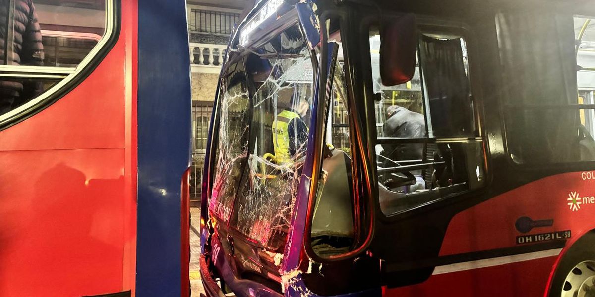 El accidente entre los tres colectivos ocurrió en calle Montecaseros, entre Lavalle y Buenos Aires, de Capital. El accidente entre los tres colectivos ocurrió en calle Montecaseros, entre Lavalle y Buenos Aires, de Capital.