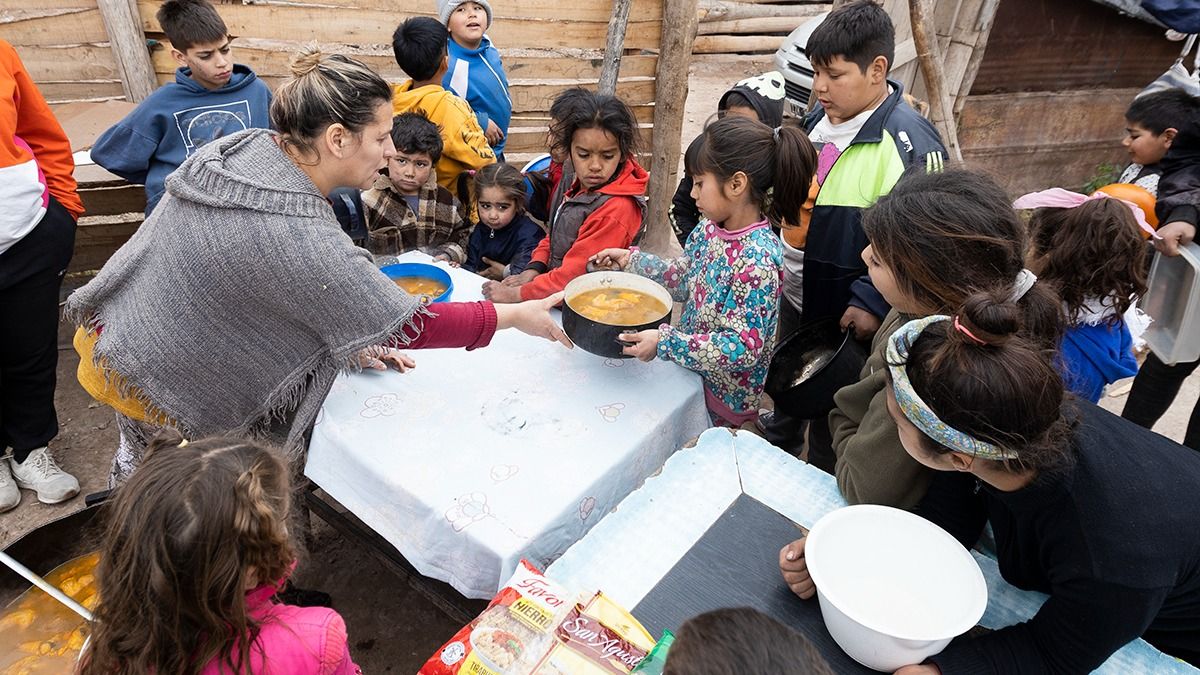 El merendero asiste a 60 familias del asentamiento. Fotos: Cristian Lozano El merendero asiste a 60 familias del asentamiento. Fotos: Cristian Lozano