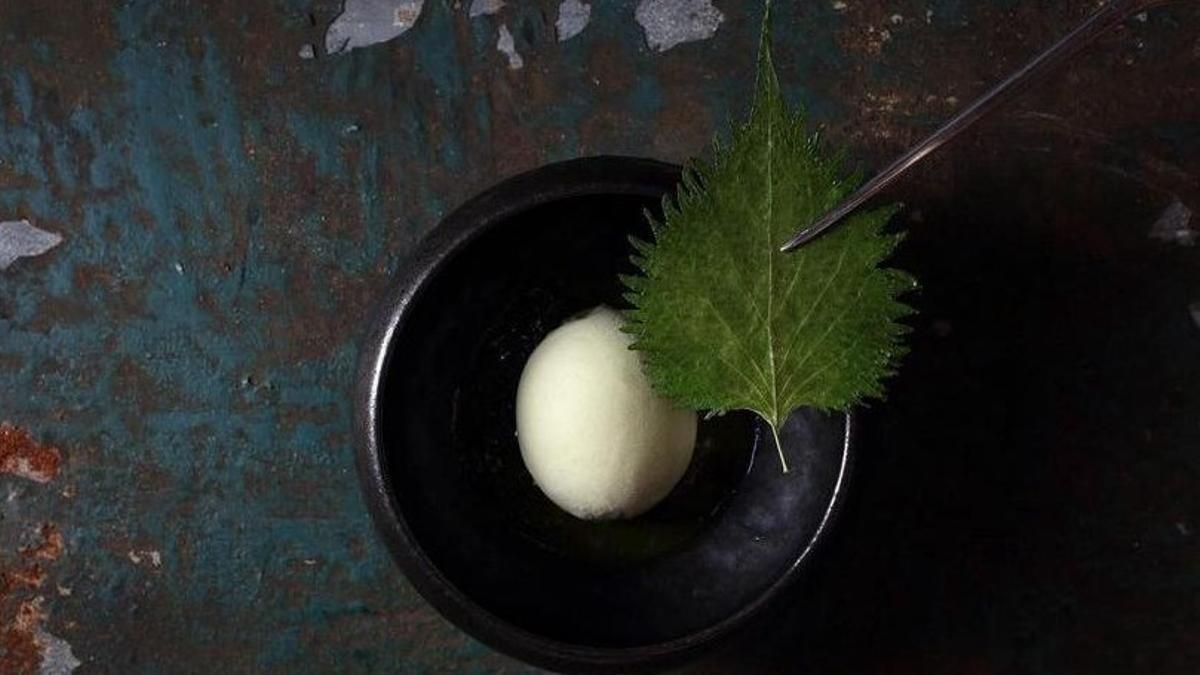 Algunas de las opciones que se han presentado en el menú de verano incluyen flores de yuzu, flores de magnolia y ciruelas de pulpa roja. Algunas de las opciones que se han presentado en el menú de verano incluyen flores de yuzu, flores de magnolia y ciruelas de pulpa roja.