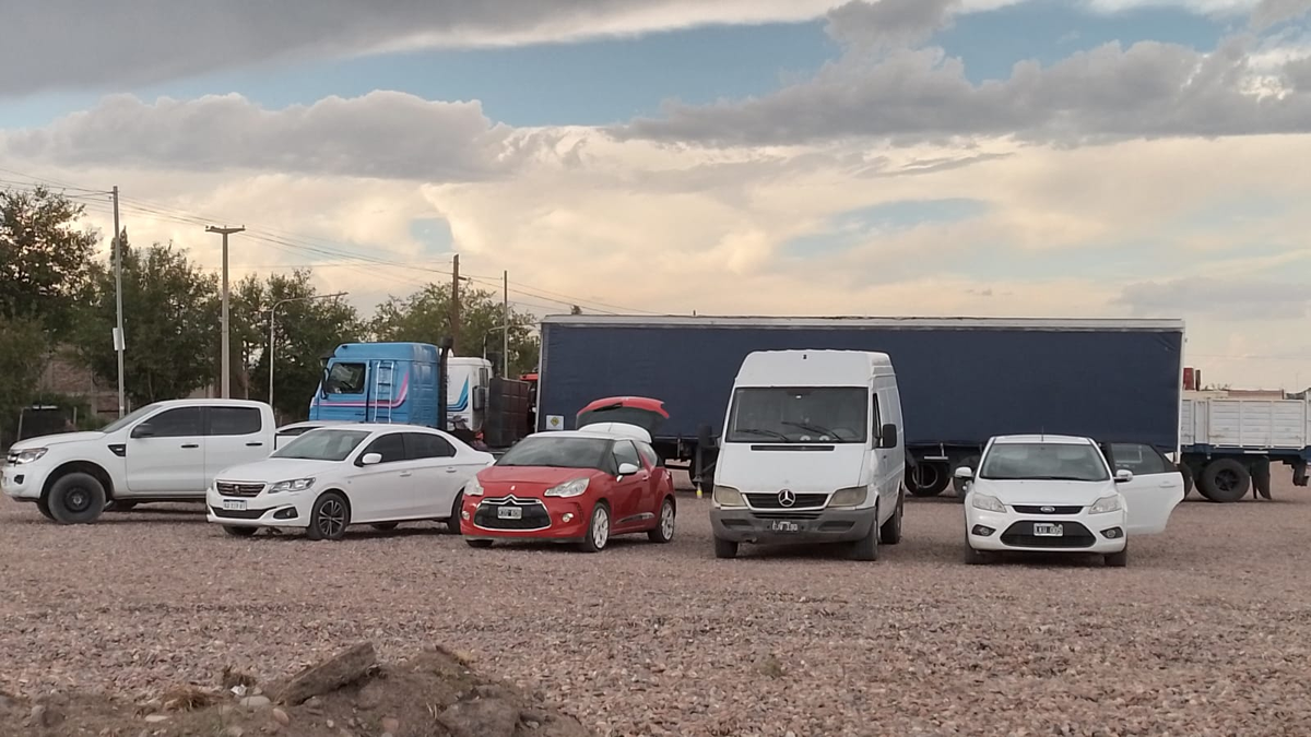 Los vehículos de todo tipo son recibidos por los hermanos Paco como forma de pago para la compra de sus inmuebles.