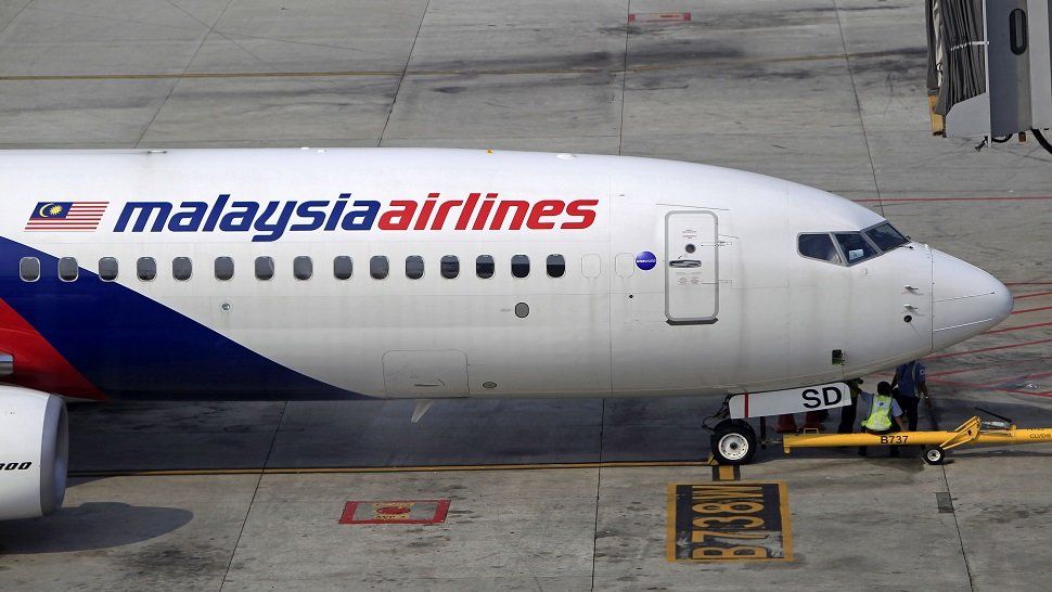 Expertos examinan nuevos restos en busca de pistas sobre el Malaysia Airlines