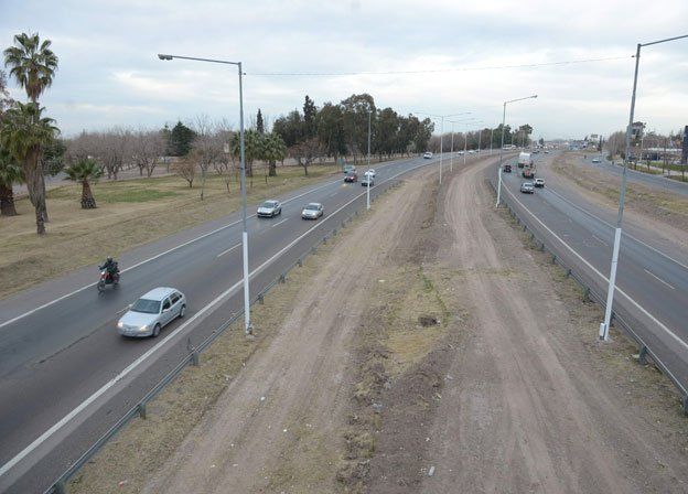 Anunciaron que se gastarán 8 millones en la parquización del Acceso Este desde el Puente de Hierro