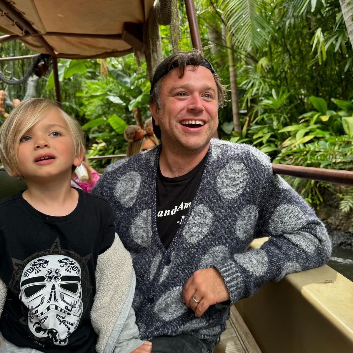 Zak Williams y uno de sus hijos. Zak Williams y uno de sus hijos.